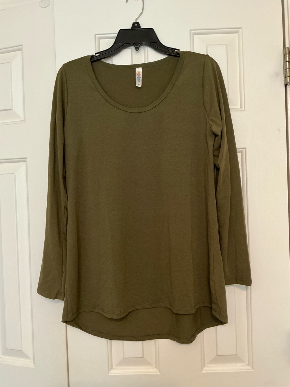 Lularoe NWOT Olive Green Long-sleeved Medium Tunic Top
